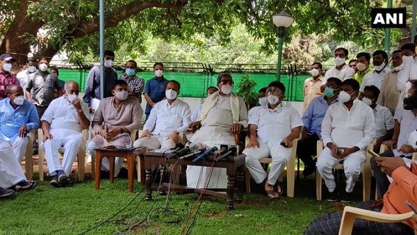 सिद्धरमैया का बीएस येदियुरप्पा पर निशाना, कहा- नाकामियों की वजह से BJP ही पद से हटा सकती है