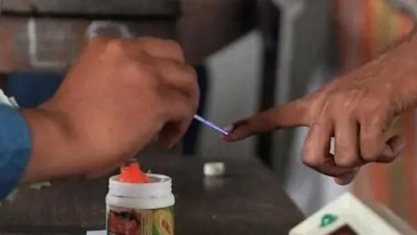 UP में निर्विरोध चुने गए 18 जिला पंचायत अध्यक्ष, 17 पर बीजेपी तो एक सीट पर सपा का कब्जा