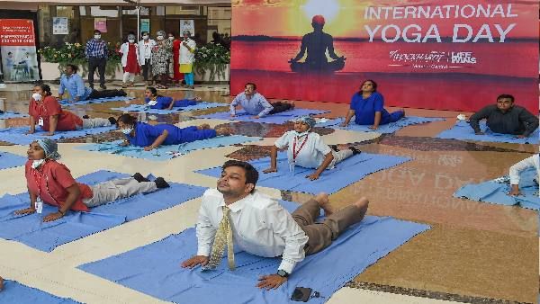 International Yoga Day 2021: उत्तराखंड में वर्चुअली होगा प्रोग्राम, सीएम से जुड़ेंगे 1 हजार लोग
