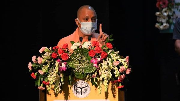 सीएम योगी ने 6,696 सहायक अध्यापकों को बांटे नियुक्ति पत्र, कही ये बातें
