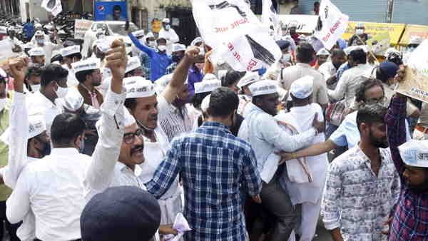 छत्तीसगढ़ में शराबबंदी की मांग को लेकर आम आदमी पार्टी का प्रदर्शन