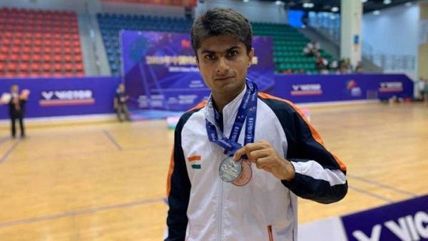 Suhas LY IAS : दिव्यांगता को मात देकर पैरालंपिक में पहुंचे DM सुहास एलवाई के संघर्ष व कामयाबी की पूरी कहानी
