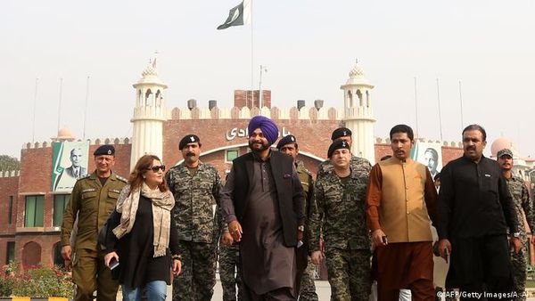 पंजाब से संकेत, नेपथ्य में जा रही कांग्रेस की पुरानी पीढ़ी