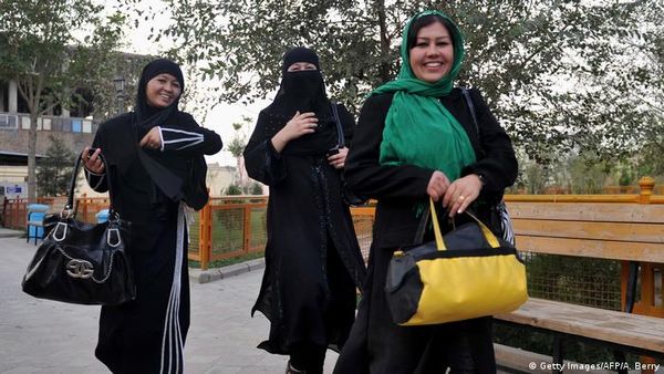 अफगान महिलाओं की ललकार, मर जाएंगे काम नहीं छोड़ेंगे