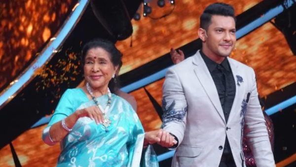 Indian Idol 12 : आशा भोसले को 'भगवान' मानती है ये कंटेस्टेंट,कागज पर लिए उनके हाथों के निशान