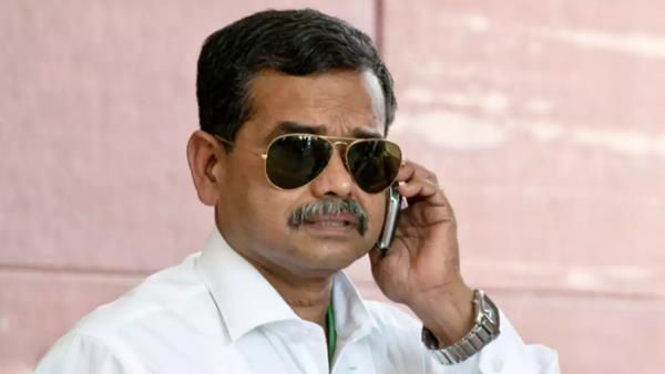 कयास खत्म! आज टीएमसी में शामिल हो सकते हैं पूर्व राष्ट्रपति प्रणब मुखर्जी के बेटे अभिजीत मुखर्जी
