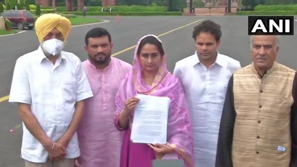 अकाली दल के नेतृत्व में राष्ट्रपति से मिला प्रतिनिधिमंडल, कहा- किसानों समस्या दूर करने के लिए बने जॉइंट कमेटी