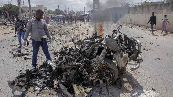 सोमालिया की राजधानी मोगादिशु में सरकारी काफिले पर आत्मघाती हमला, 9 की मौत