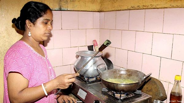 कोरोना के दौरान घरों में घुटता रहा भारतीय महिलाओं का दम