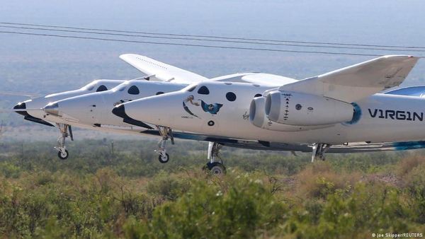 ‘नए युग की शुरुआत’: रिचर्ड ब्रैन्सन कर आए अंतरिक्ष की सैर