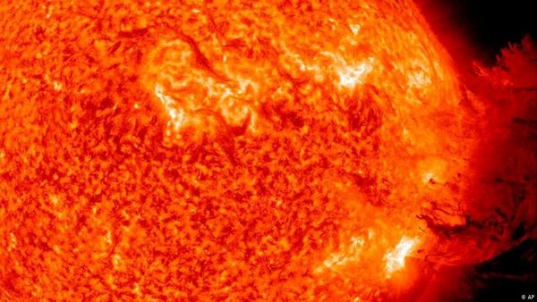 धरती की ओर आ रहा है सौर तूफान, मोबाइल और जीपीएस सिग्नल हो सकते हैं प्रभावित