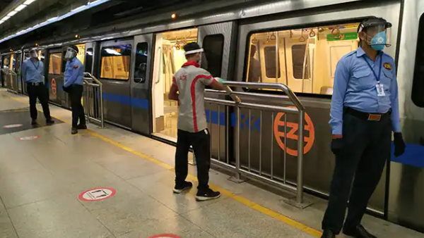 दिल्ली सरकार का बड़ा फैसला, 26 जुलाई से दिल्‍ली मेट्रो-बसें 100% क्षमता के साथ चलेंगी