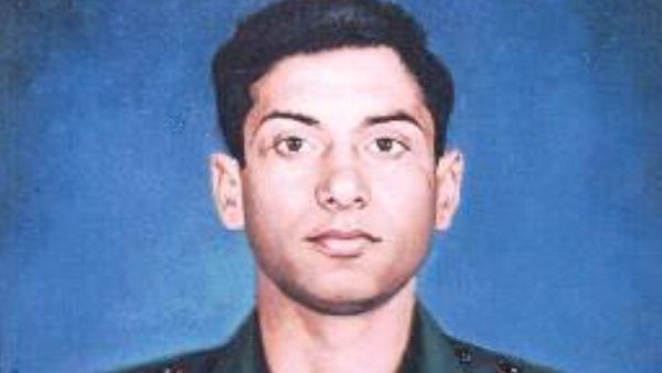 Kargil:शहीद कैप्टन मनोज पांडे के पिता ने बताया कैसे दुर्गम चोटियों की वजह से सबसे कठिन युद्ध बन गया था कारगिल