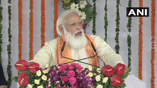 पीएम मोदी ने वाराणसी को दी 1500 करोड़ रुपए की विकास परियोजनाओं की सौगात, योगी सरकार की सराहना की