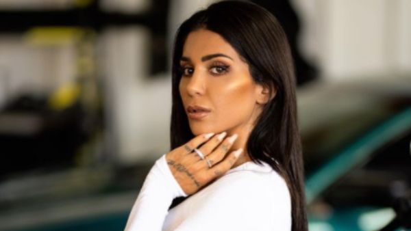 'आप Naked हैं' कहकर मॉडल को फ्लाइट से उतारा नीचे, देखिए महिला ने पहने थे कैसे पकड़े