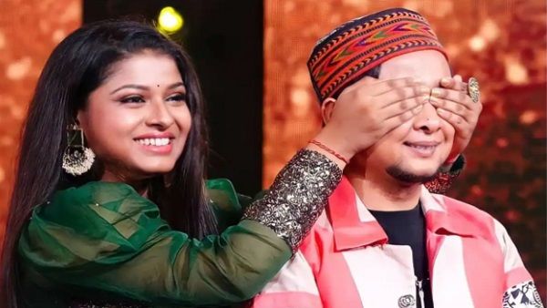 Indian Idol 12: पवनदीप-अरुणिता का फेक लव एंगल देख भड़के दर्शक, बोले शर्म करो