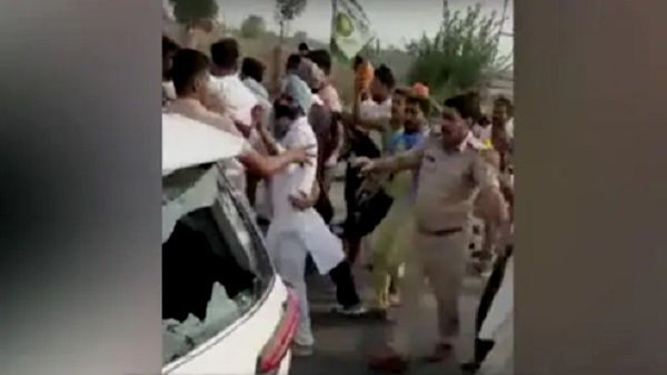 देशद्रोह के कानून में गिरफ्तार किसानों की रिहाई के लिए सिरसा में जुटे प्रदर्शनकारी, पुलिस से झड़प