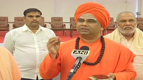 डिंगलेश्वर स्वामी ने येदियुरप्पा के इस्तीफे पर जताई नाराजगी, कहा- कर्नाटक बीजेपी उनके आंसूओं में बह जाएगी