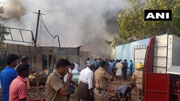 मदुरै के एक प्लास्टिक गोदाम मे लगी भीषण आग, बचाव अभियान जारी