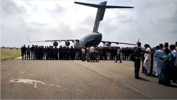 तालिबान के कब्जे से पहले भारतीय वायु सेना ने 50 भारतीयों को मजार-ए-शरीफ से निकाला