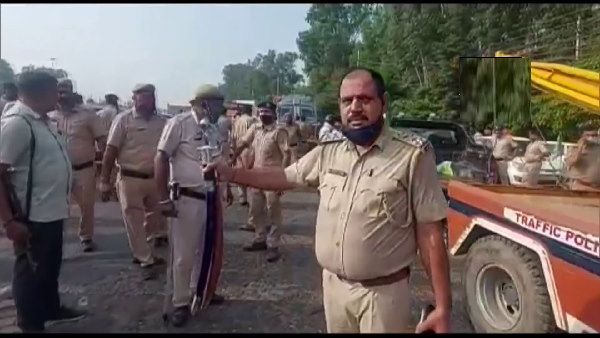 हरियाणा: गृहमंत्री विज का काफिला घेरने पर किसान प्रदर्शनकारियों की गिरफ्तारी, तलवार और लाठियां जब्त