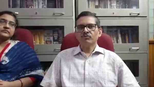 गोरखपुर जाने से पूर्व IPS अमिताभ ठाकुर को पुलिस ने रोका, सीएम के खिलाफ चुनाव लड़ने का किया था ऐलान