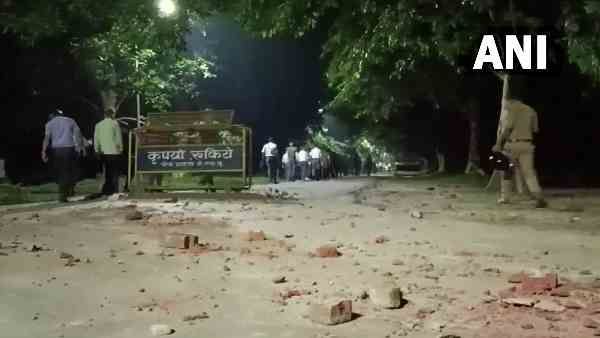 वाराणसी: राजाराम और बिड़ला हॉस्टल के छात्रों के बीच हुआ पथराव, चले बम हुई फायरिंग