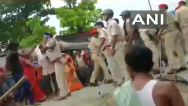 बिहार: पशु कुर्बानी रोकने पहुंची पुलिस पर लोगों ने किया हमला, कई पुलिसकर्मी घायल