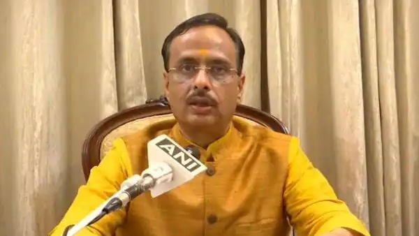 यूपी में प्राइवेट विश्वविद्यालय खोल सकते हैं ऑफ कैम्पस: दिनेश शर्मा