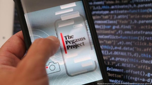 पेगासस के निशाने पर आईं महिलाओं पर अब ब्लैकमेल का खतरा
