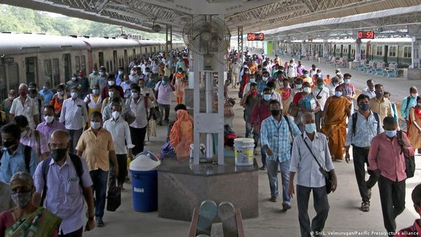 कोरोना की वैक्सीन, रोजगार की गारंटी बनी