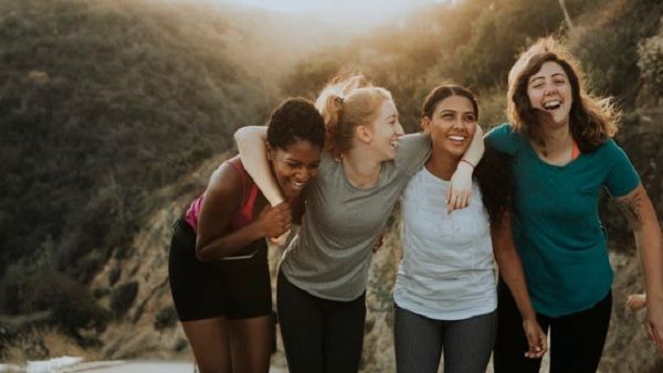 Happy Friendship Day: फ्रेंडशिप डे के इस खास दिन पर दोस्तों को इन खूबसूरत कोट्स के साथ दें बधाई