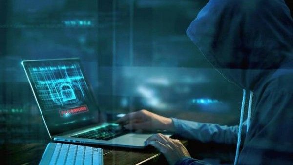 इंजीनियर के सर पर सवार हुआ कंप्यूटर पार्ट्स चुराने का भूत, चुराए 35 लाख के पार्ट्स, फिर जो हुआ वह....