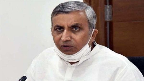 कृषि एवं पशुपालन मंत्री बोले- अधिकारी जन समस्याओं को गंभीरता से लेकर, जनसेवक बनकर करें कार्य