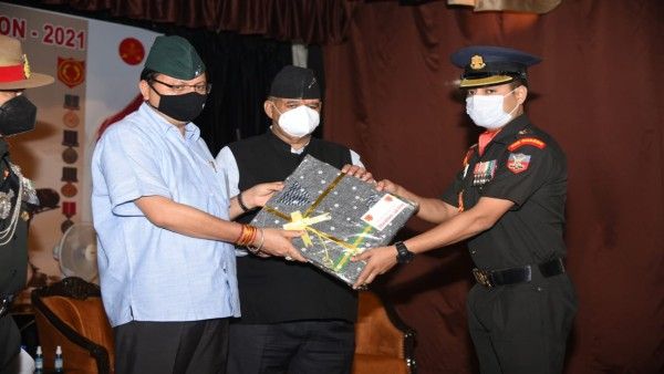 उत्तराखंड: सीएम पुष्कर सिंह धामी ने गैलेंट्री अवॉर्ड विजेताओं को किया सम्मानित