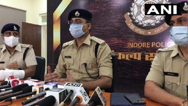 इंदौर में दंगा भड़काने की साजिश नाकाम, सोशल मीडिया पर भड़काऊ मैसेज फैलाने वाले 4 गिरफ्तार