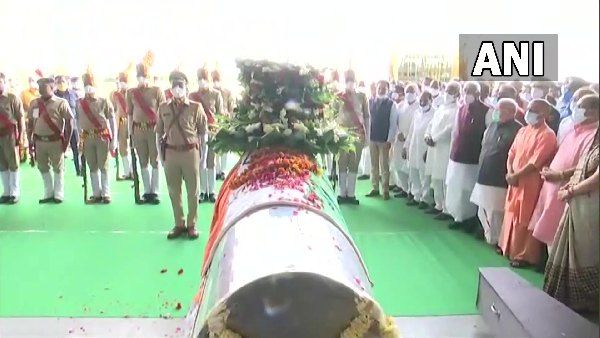 कल्याण की अंतिम यात्रा से मुलायम परिवार की दूरी, अखिलेश की बड़ी राजनीतिक भूल या वोट बैंक में भूले नैतिकता?