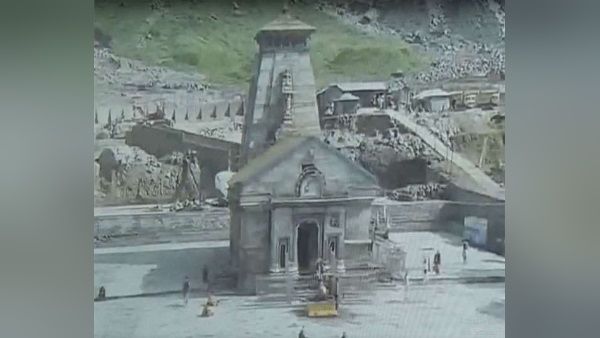 ड्रोन की मदद से CM पुष्कर सिंह धामी ने किया केदारनाथ धाम के पुनर्निर्माण कार्यों का निरीक्षण, दिए निर्देश