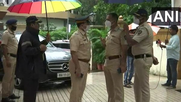 मुंबई: बैन के बावजूद मनाई गई दही-हांडी, 4 MNS कार्यकर्ताओं पर FIR, बीजेपी नेता के घर पहुंची पुलिस