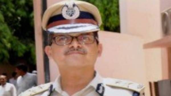 पूर्व आईपीएस अमिताभ ठाकुर ने किया चुनाव लड़ने का ऐलान, कहा- जहां से CM योगी लड़ेंगे वहीं से लडूंगा