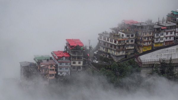 Weather Updates :अगले 4 दिनों तक देश के कई राज्यों में भारी बारिश की आशंका, Alert जारी