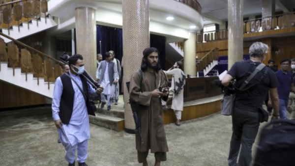 अफगानिस्तान में दिखने लगी 'बदले हुए तालिबान' की हकीकत- पत्रकारों को पीटा, प्रदर्शनकारियों पर फायरिंग