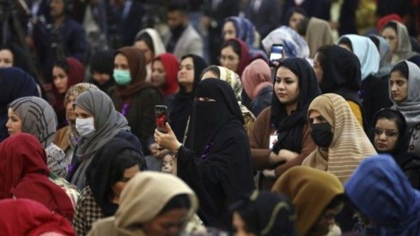 अफगान जनता पर तालिबान ने थोपा नया 'फतवा', अब लड़का-लड़की नहीं पढ़ सकेंगे साथ