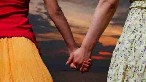 रामपुर: एक-दूसरे पर आया दिल तो घर से भागी दो युवतियां, रचाया समलैंगिक विवाह