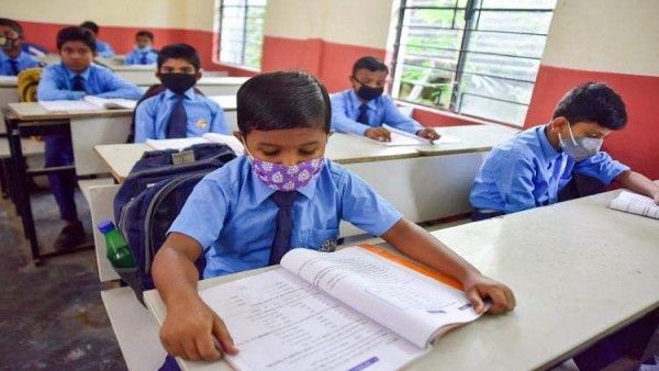 महामारी में अनाथ हुए बच्चों की पढ़ाई बिना फीस के भी जारी रखी जाए- दिल्ली सरकार