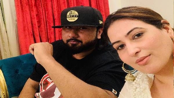 कोर्ट में रोने लगी हनी सिंह की पत्नी, कहा- 'मैंने उनका साथ दिया और उन्होंने मुझे छोड़ दिया'