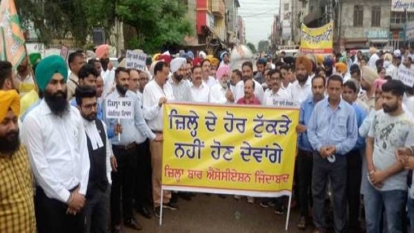 पंजाब: बटाला को अलग ज़िला घोषित करने की मांग पर गरमाई सियासत, अधिवक्ता संघ ने किया विरोध
