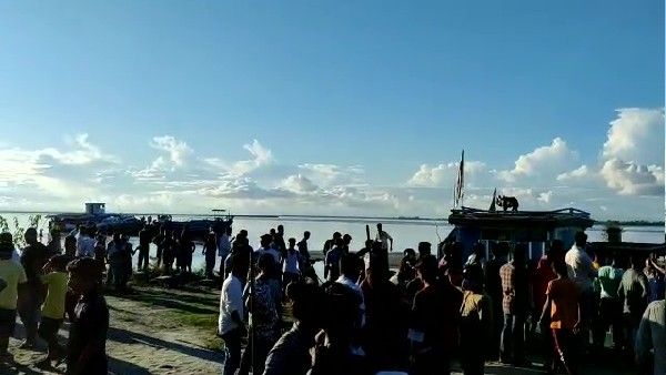 असम ब्रह्मपुत्र नदी में नाव हादसा: दो लोगों की मौत, 1 अभी भी लापता, रेस्क्यू ऑपरेशन जारी