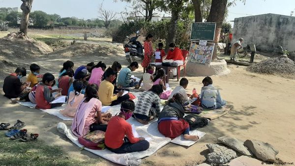 उलटी ना पड़ जाए क्षेत्रीय भाषाओं में टेक्नोलॉजी पढ़ाने की कोशिश