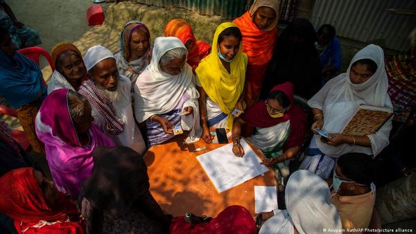 भारत: वर्कफोर्स में महिलाएं बढ़ीं, फिर भी चिंता क्यों